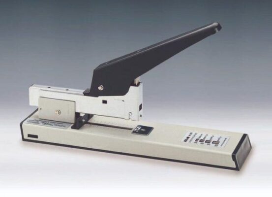 Máy bấm kim đại Kw.TriO 50LA chính hãng bam-kim-kw-trio-50la-3 cách mở dập ghim to