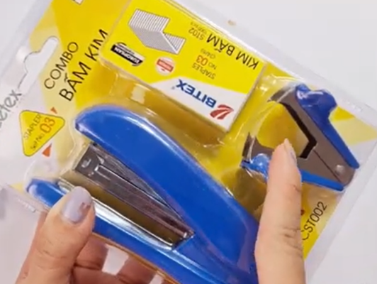 1 set máy dập ghim bao gồm những gì?